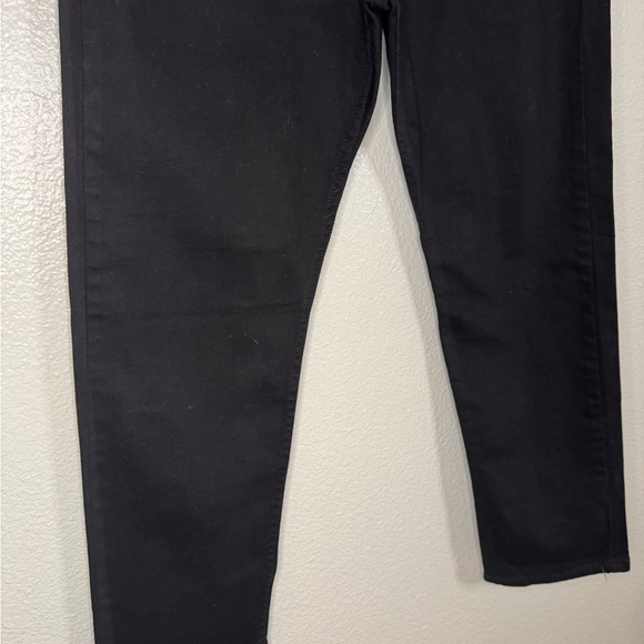 502™ TAPER FIT MEN'S JEANS Size 33x30 Black Color. - Picture 2 of 8
